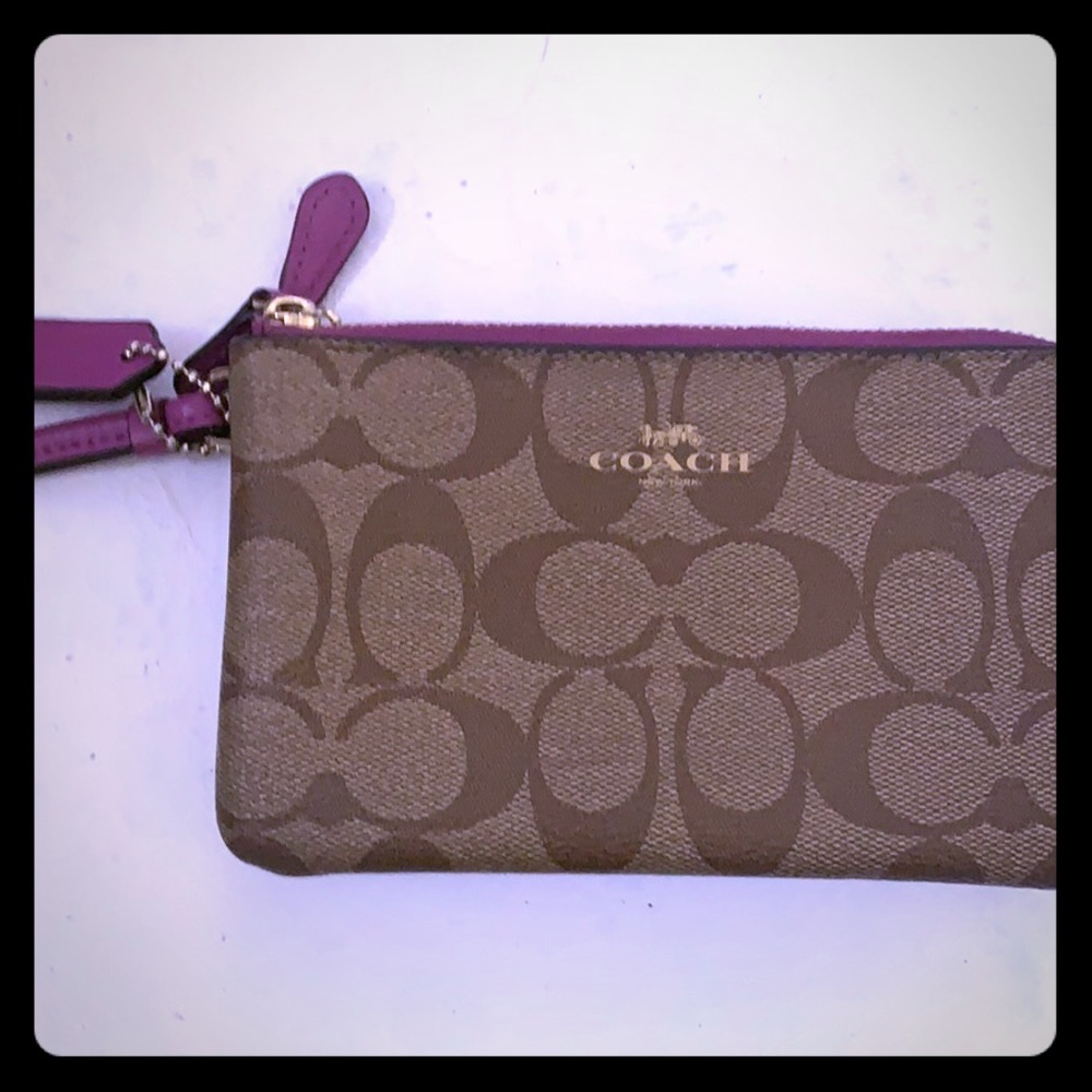 🎉Get it before I keep it!Brand New Coach Wristlet